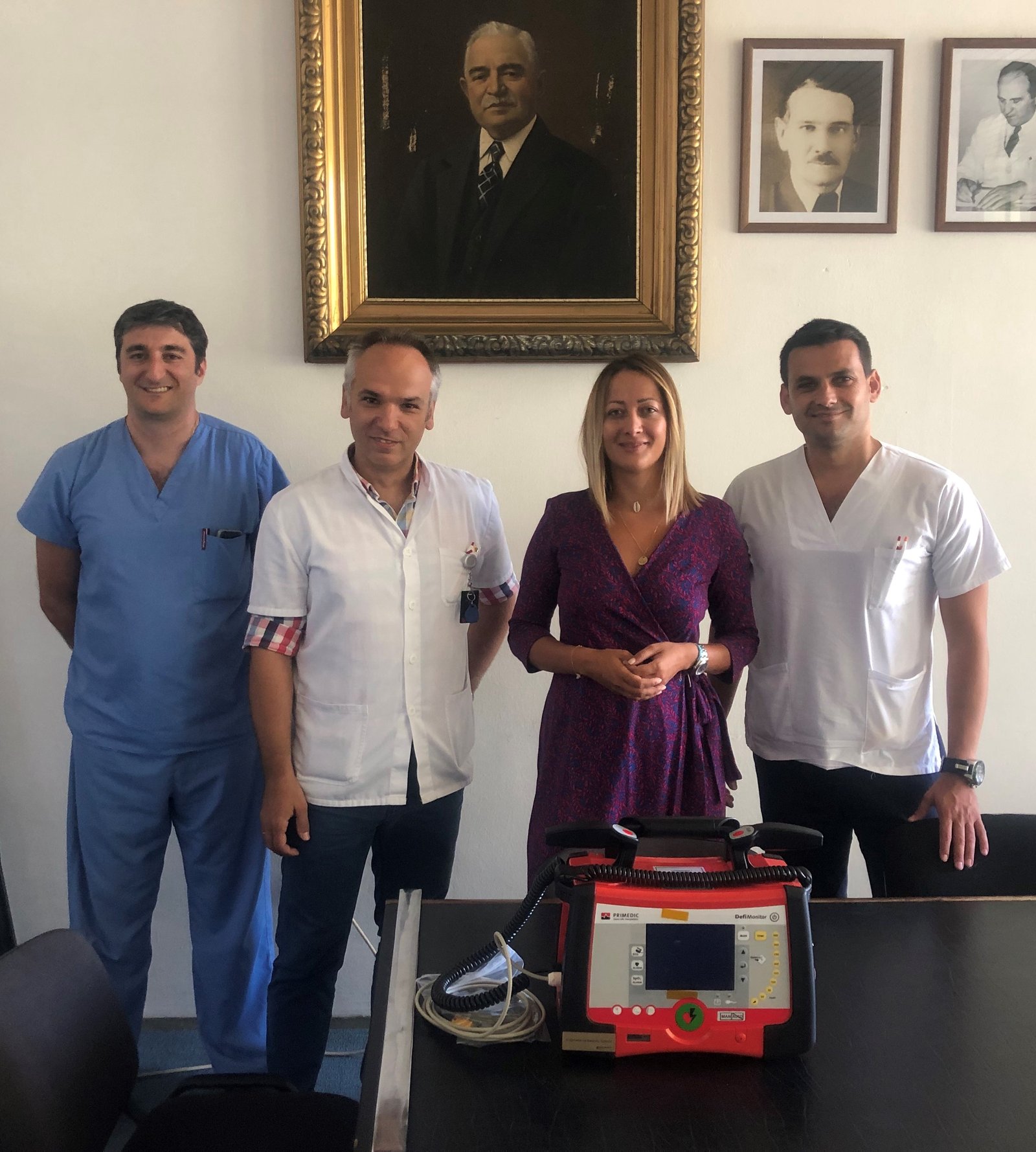 SAOPŠTENJE: HIPOTEKARNA BANKA donirala veoma vrijedan medicinski aparat - DEFIBRILATOR - Specijalnoj bolnici „Vaso Ćuković“ Risan